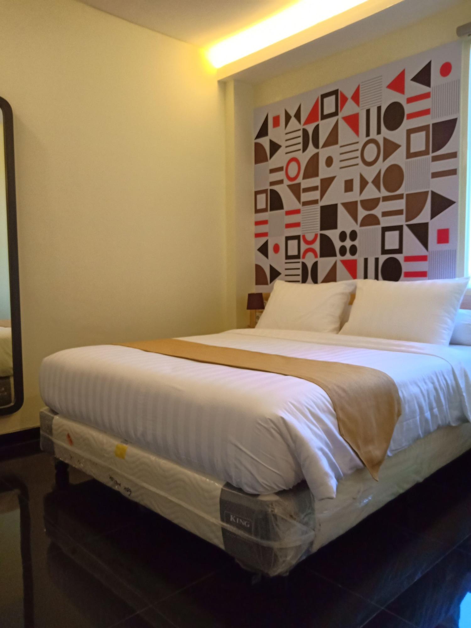 Front One Inn Kediri Kediri  Exterior foto